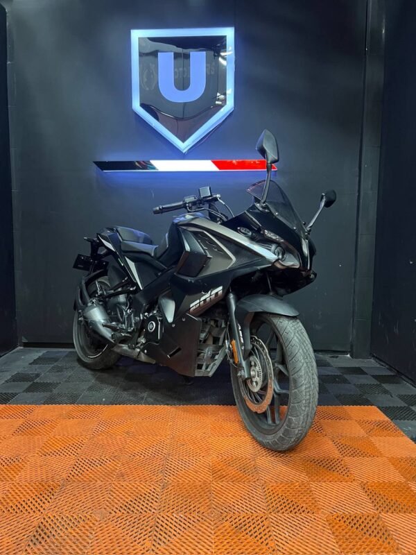Moto Bajaj PULSAR RS 200 ABS - Image 4